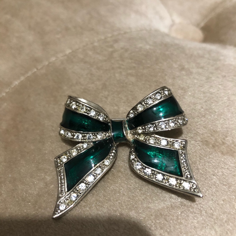 Bow Brooch